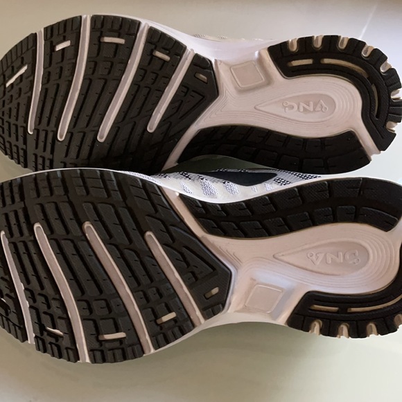 Brooks revel running sneakers - Picture 4 of 4